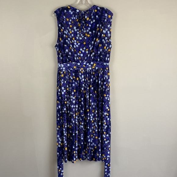 Leota Mindy Shirred Midi Dress In Woodberry Size Large - Picture 14 of 15